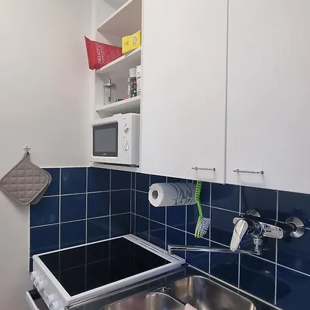 Kompakti Yksioe Numero 6 Pienkerrostalossa Apartment