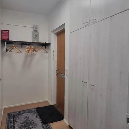 Kompakti Yksioe Numero 6 Pienkerrostalossa Apartment *