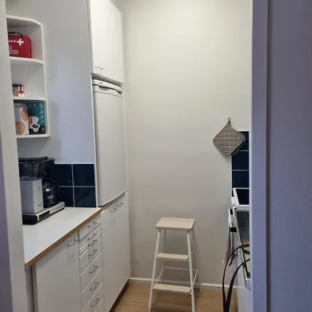 Kompakti Yksioe Numero 6 Pienkerrostalossa *