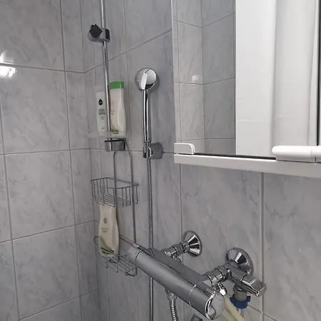 Kompakti Yksioe Numero 6 Pienkerrostalossa Apartment *