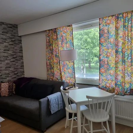 Kompakti Yksioe Numero 6 Pienkerrostalossa