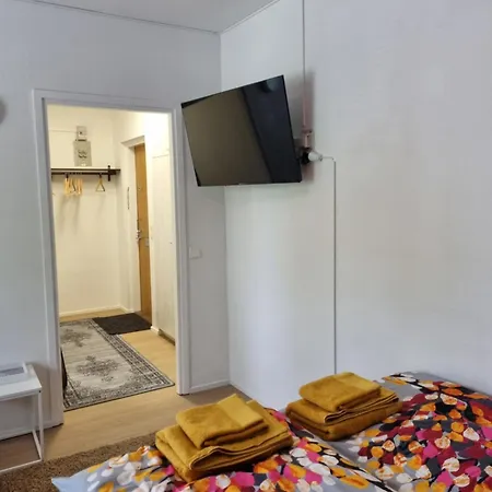 Kompakti Yksioe Numero 6 Pienkerrostalossa