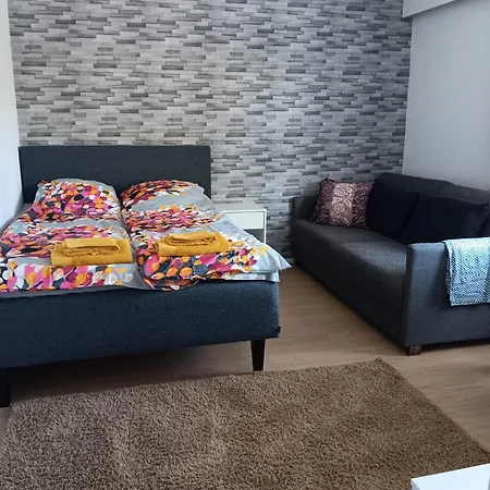 Kompakti Yksioe Numero 6 Pienkerrostalossa * ポリ