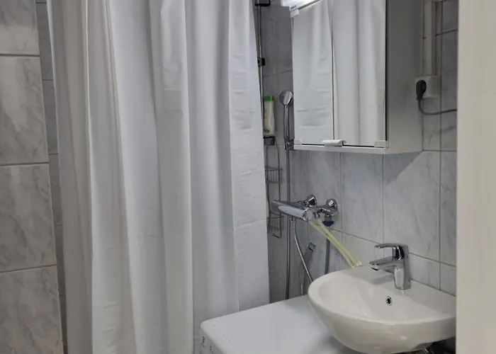 Kompakti Yksioe Numero 6 Pienkerrostalossa