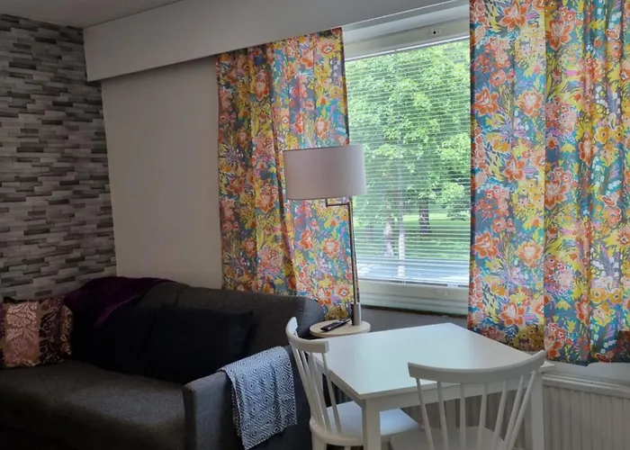 Kompakti Yksioe Numero 6 Pienkerrostalossa